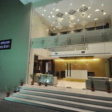 Tarawade Clarks Inn Pune Exteriör bild