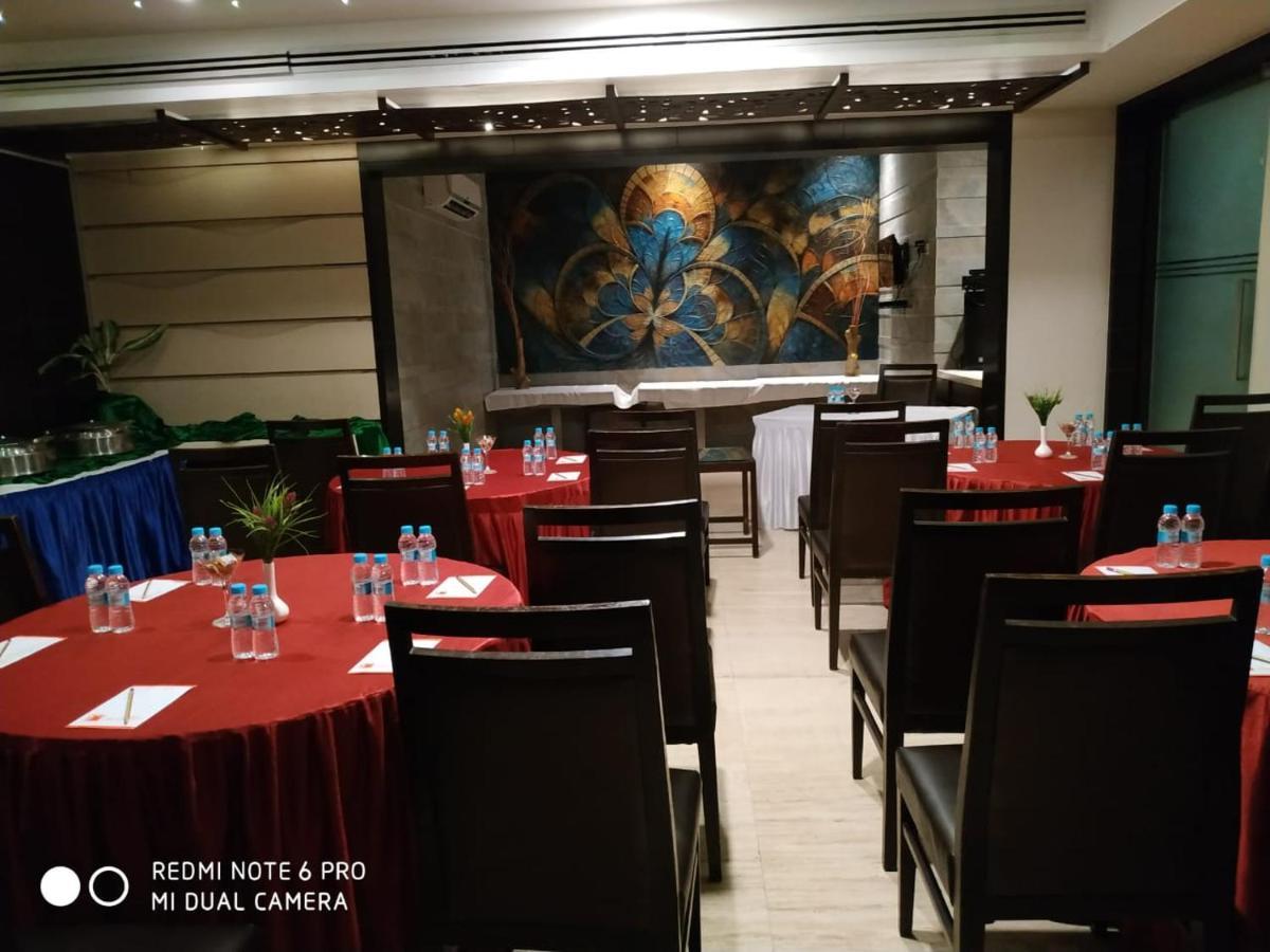Tarawade Clarks Inn Pune Exteriör bild