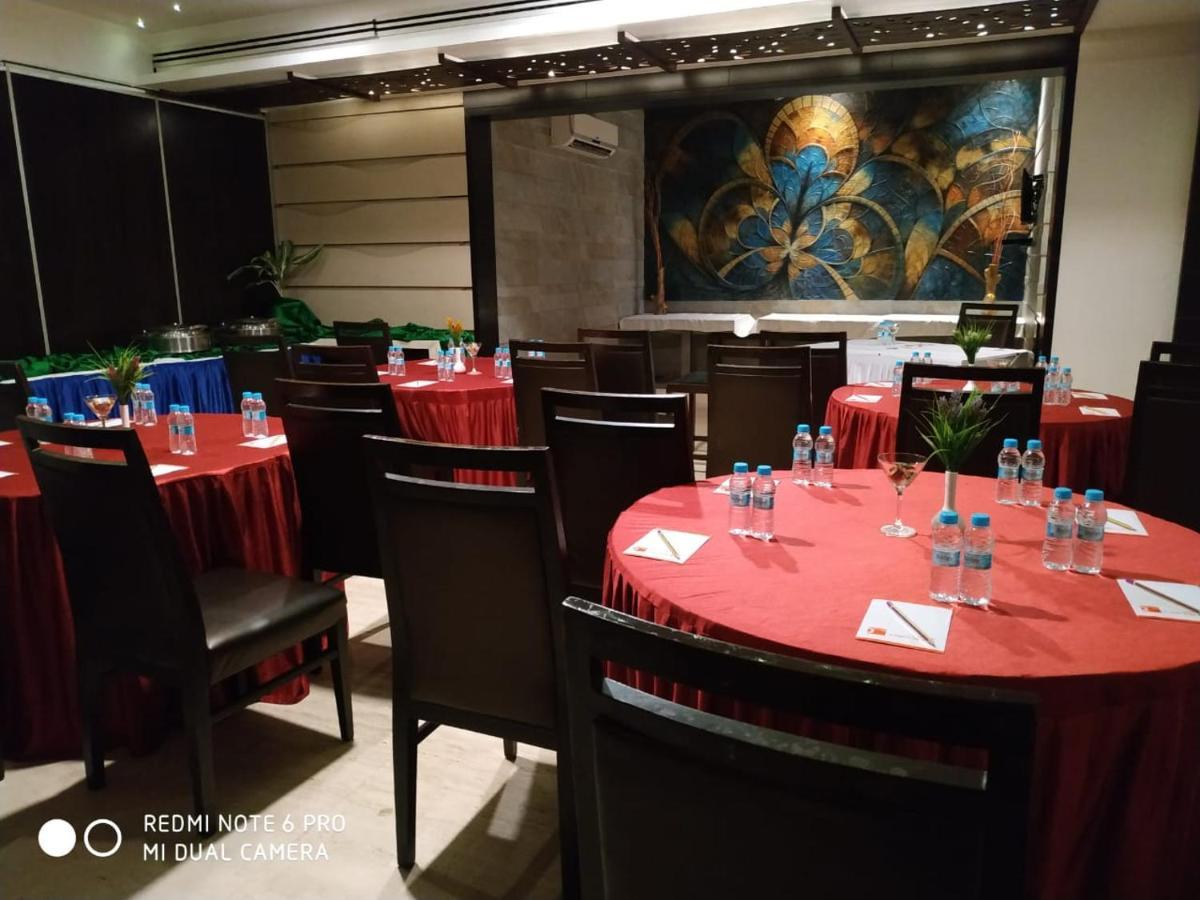 Tarawade Clarks Inn Pune Exteriör bild