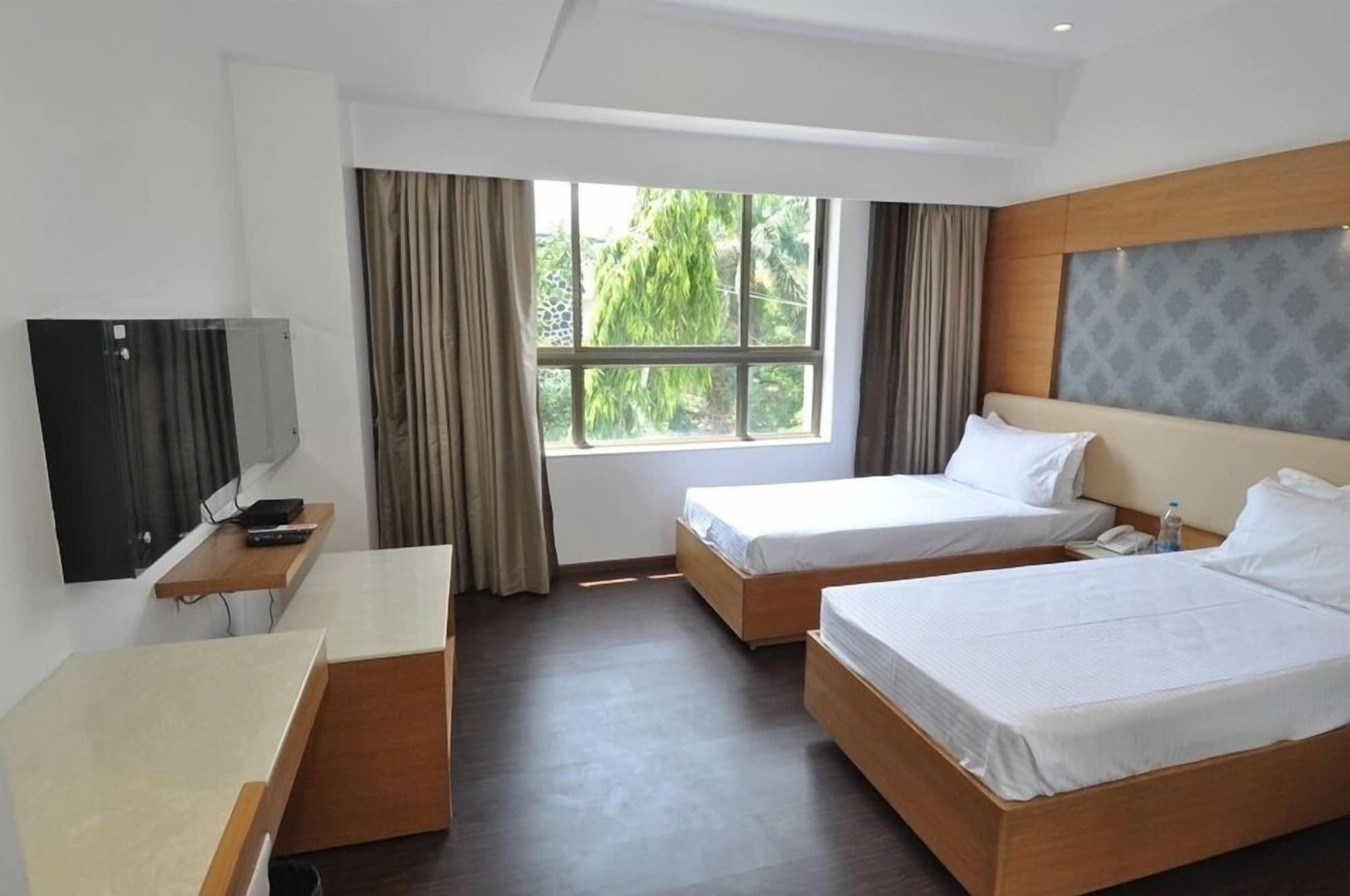 Tarawade Clarks Inn Pune Exteriör bild