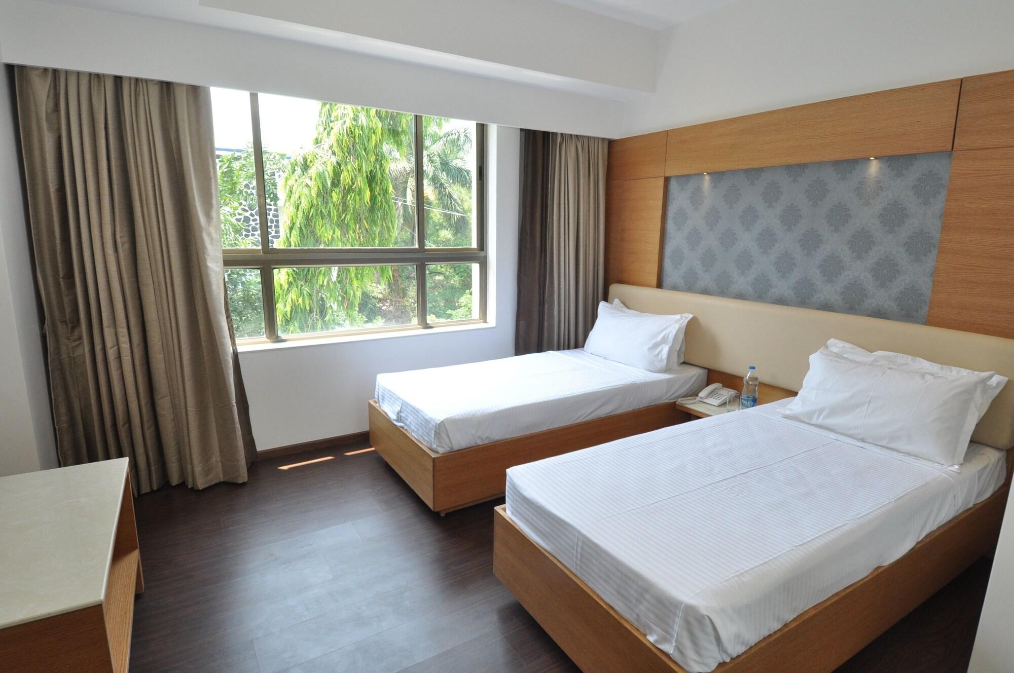 Tarawade Clarks Inn Pune Exteriör bild