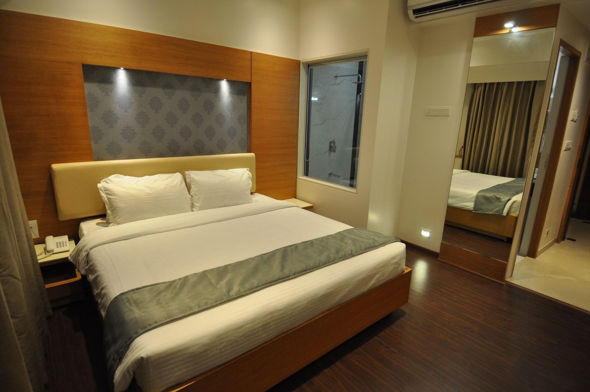 Tarawade Clarks Inn Pune Exteriör bild