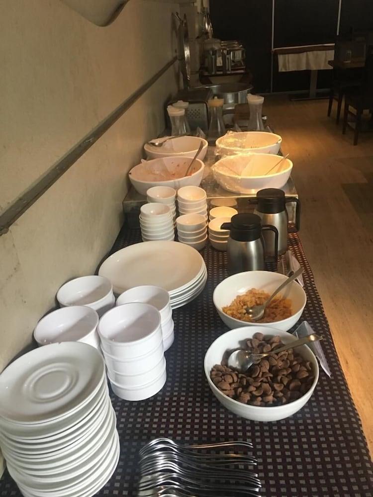 Tarawade Clarks Inn Pune Exteriör bild