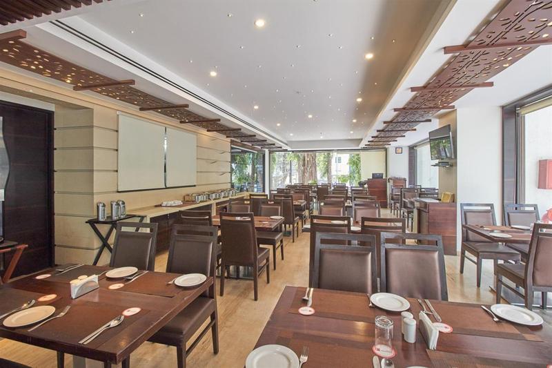 Tarawade Clarks Inn Pune Exteriör bild