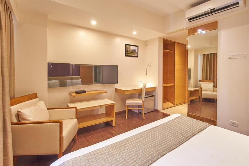 Tarawade Clarks Inn Pune Exteriör bild