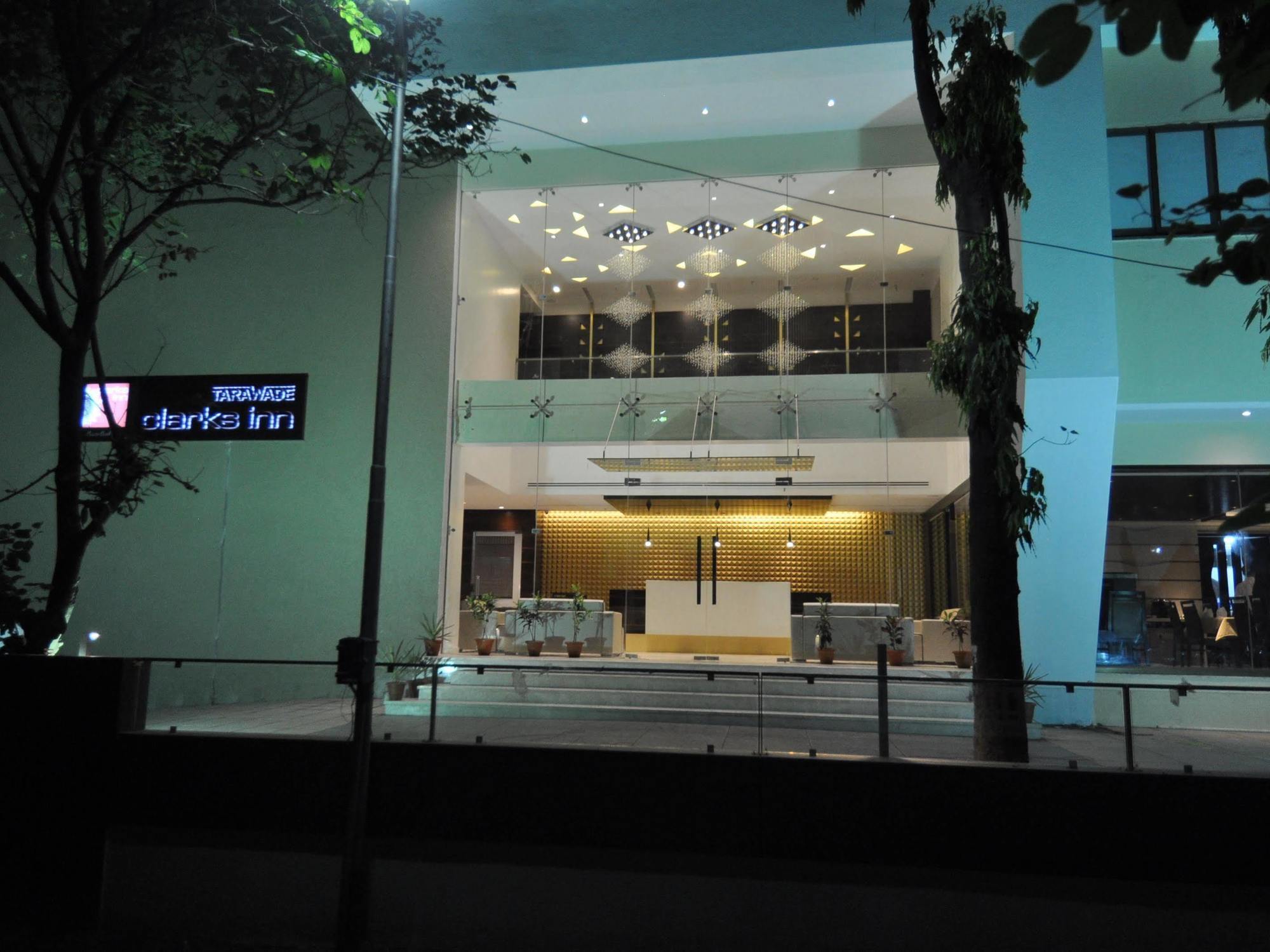 Tarawade Clarks Inn Pune Exteriör bild