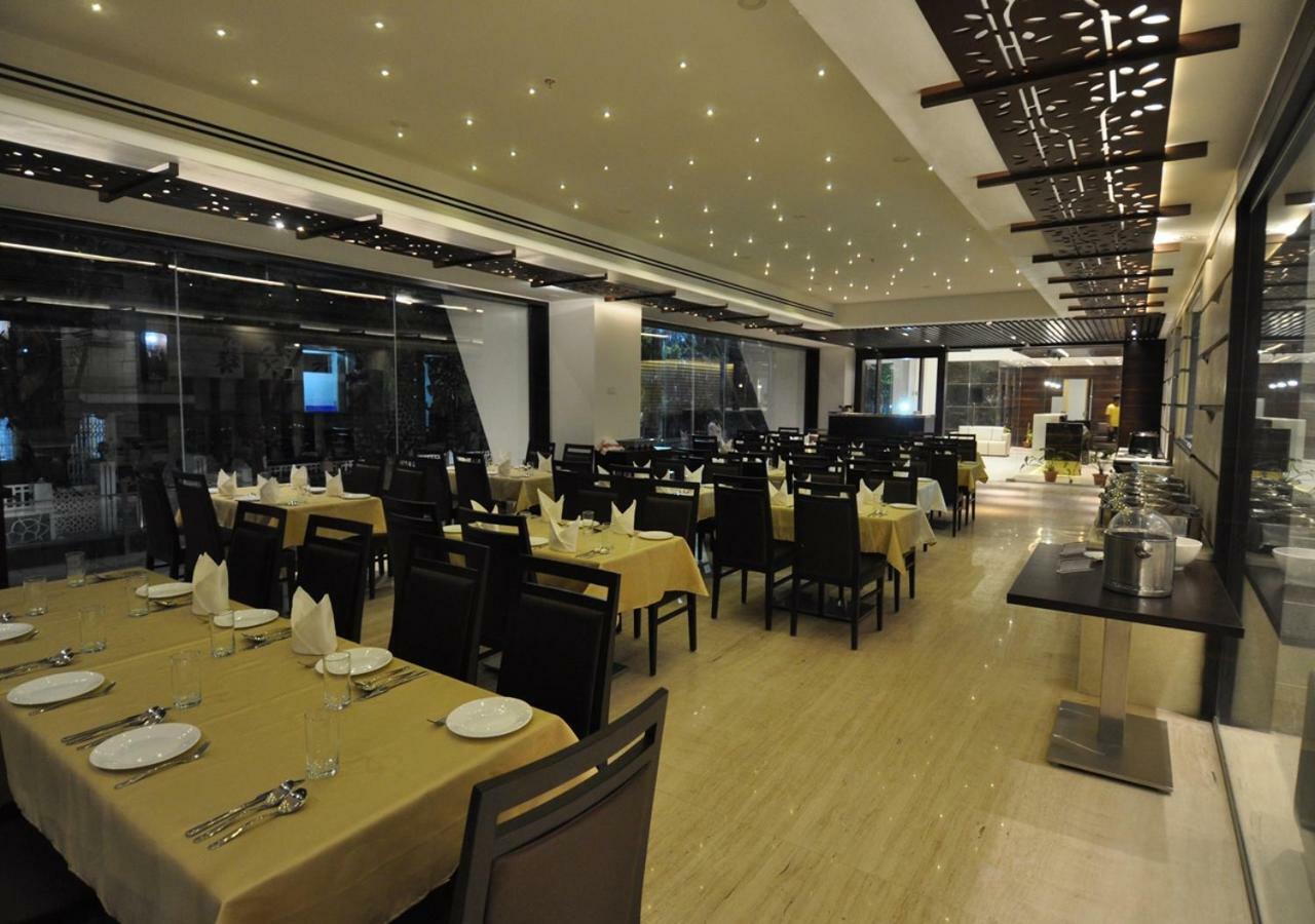 Tarawade Clarks Inn Pune Exteriör bild