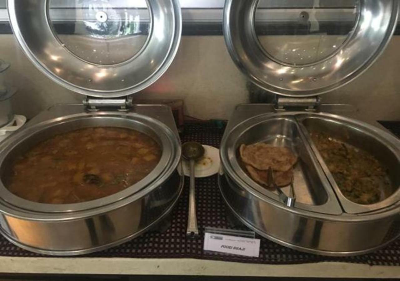 Tarawade Clarks Inn Pune Exteriör bild
