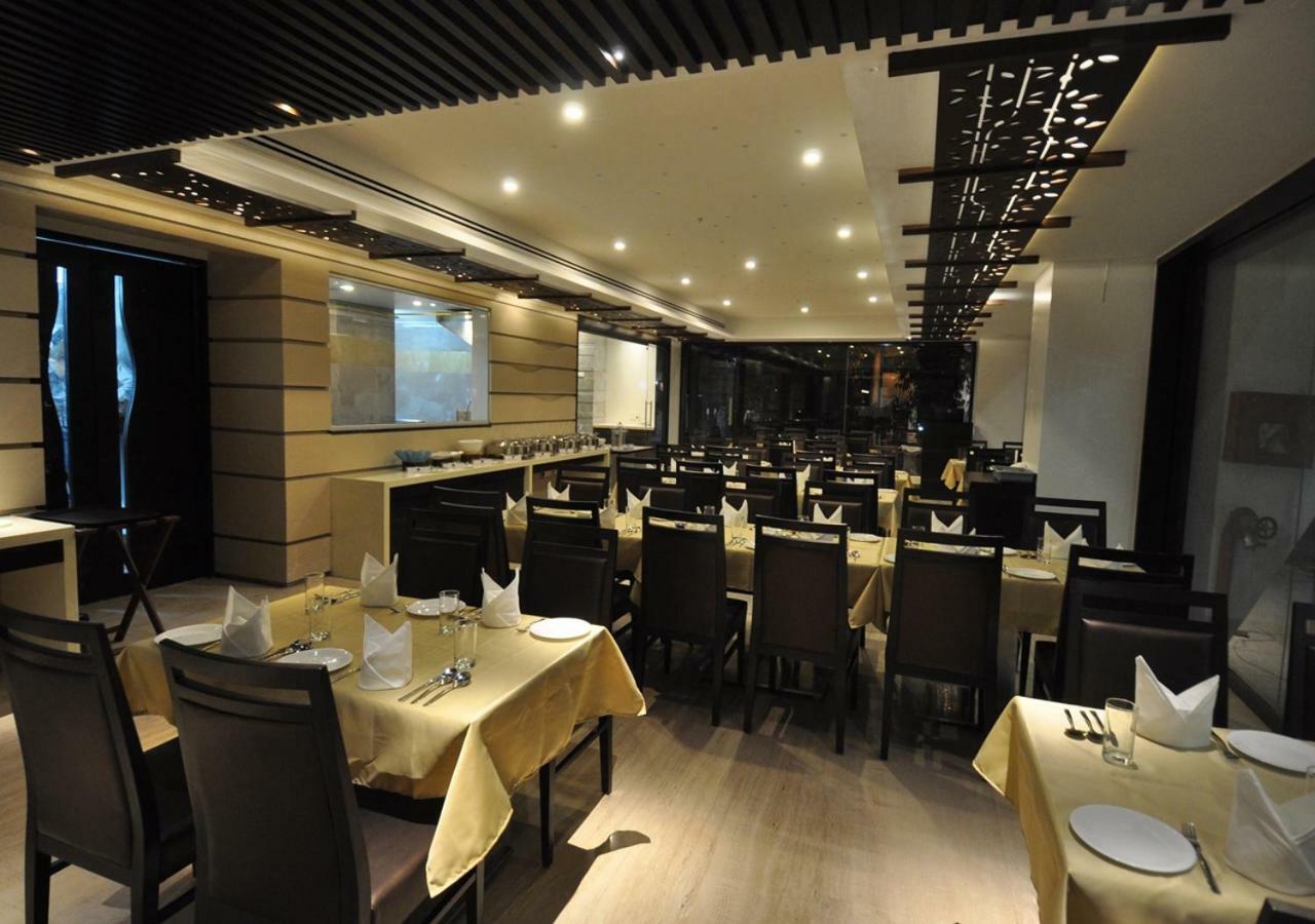 Tarawade Clarks Inn Pune Exteriör bild