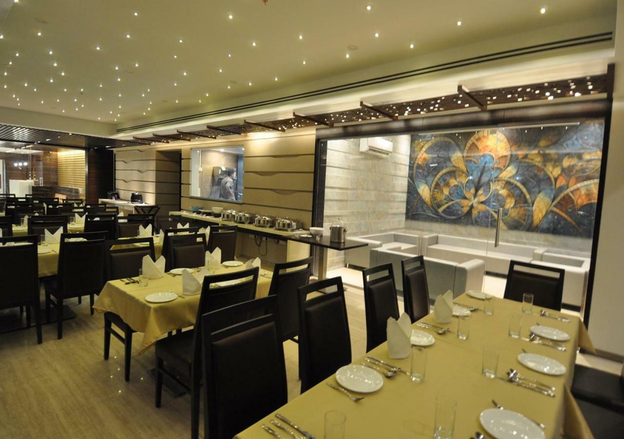 Tarawade Clarks Inn Pune Exteriör bild