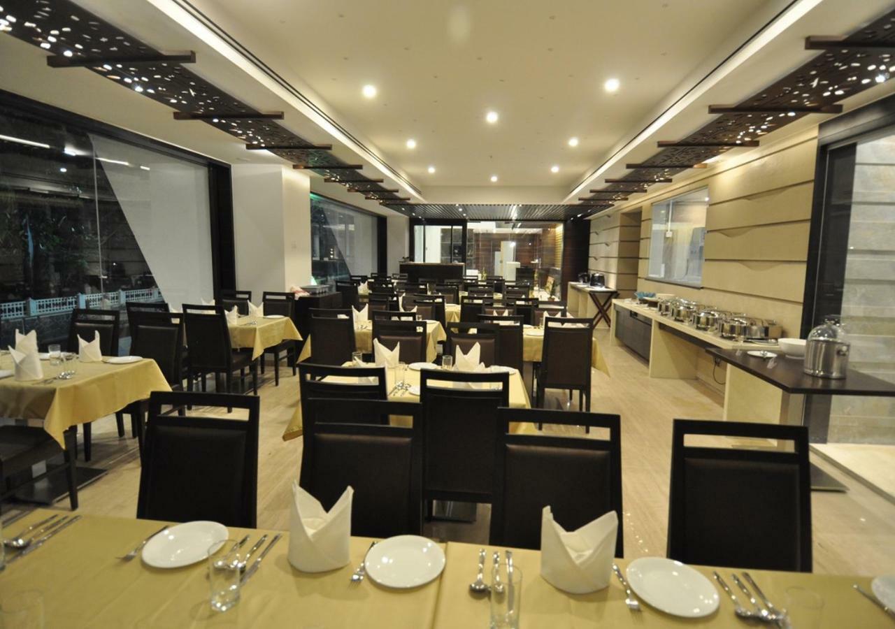 Tarawade Clarks Inn Pune Exteriör bild